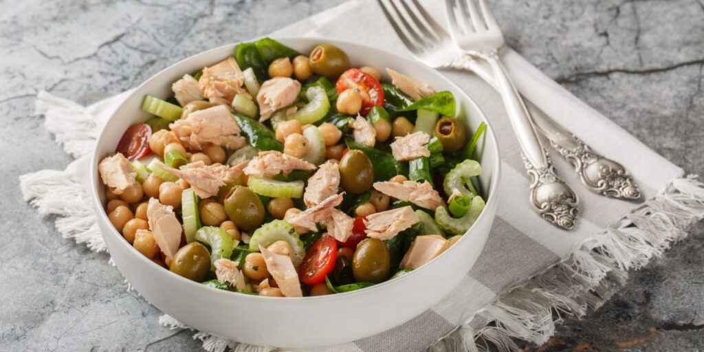 Фото 52 — Салат с тунцом и оливками