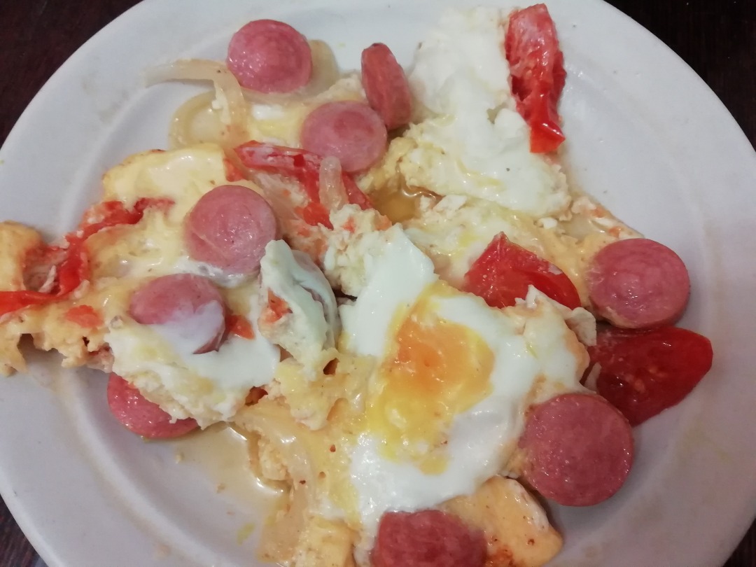 Фото 5 — Яичница с помидорами и перцем