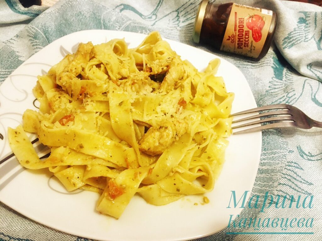 Фото 40 — Паста с лососем и соусом песто