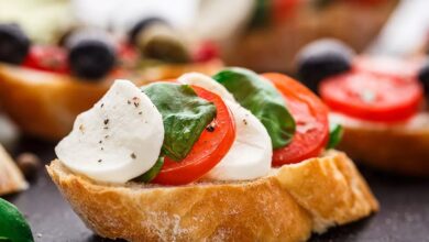 Photo of Брускетта с помидорами и базиликом