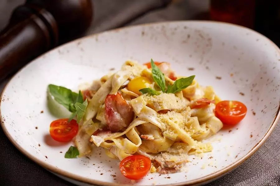 Фото 37 — Паста карбонара с беконом